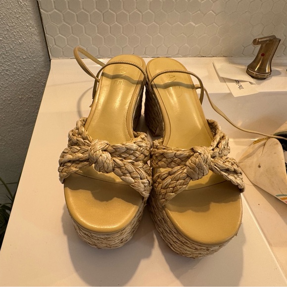 Raye Lin Raffa Wedges - Picture 9 of 13